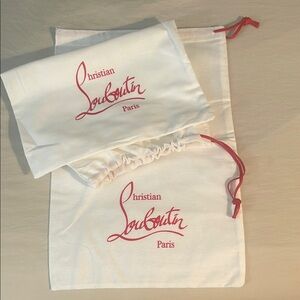 2- Christian Louboutin 👠 👞 or 👜 👛 dust cover